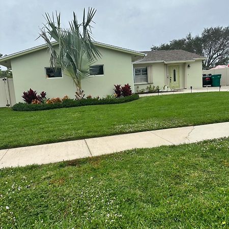 Freshly Remodeled 1970'S Single Story Villa North North Naples Extérieur photo
