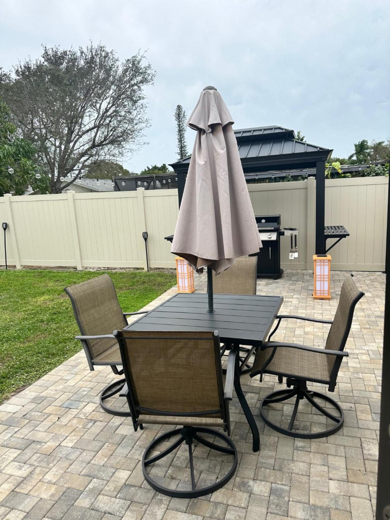 Freshly Remodeled 1970'S Single Story Villa North North Naples Extérieur photo